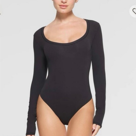 SKIMS Fit Everybody Scoop Neck Bodysuit - Picture 1 of 4